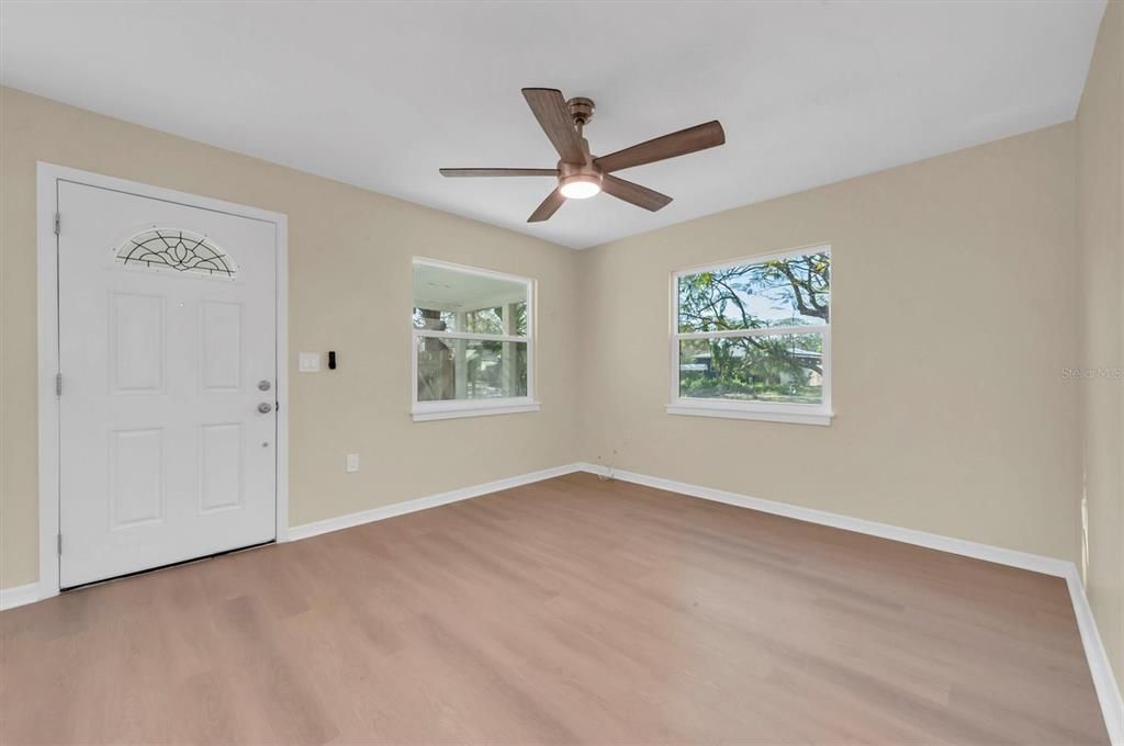 For Sale: $395,000 (3 beds, 1 baths, 925 Square Feet)