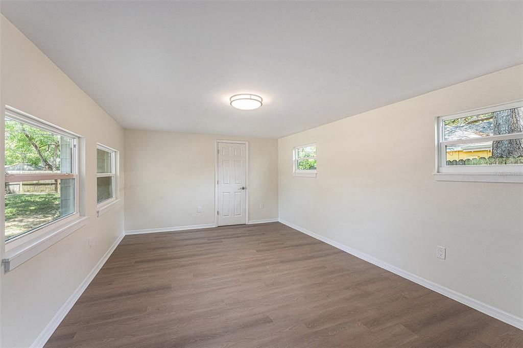 For Sale: $395,000 (3 beds, 1 baths, 925 Square Feet)