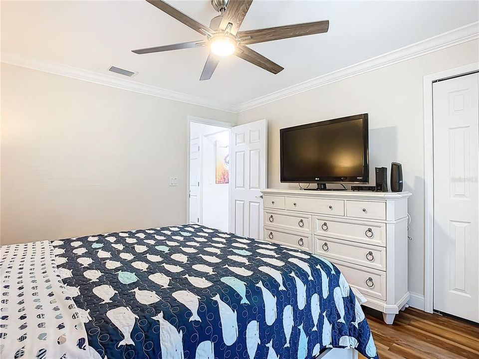For Sale: $330,000 (2 beds, 2 baths, 1184 Square Feet)