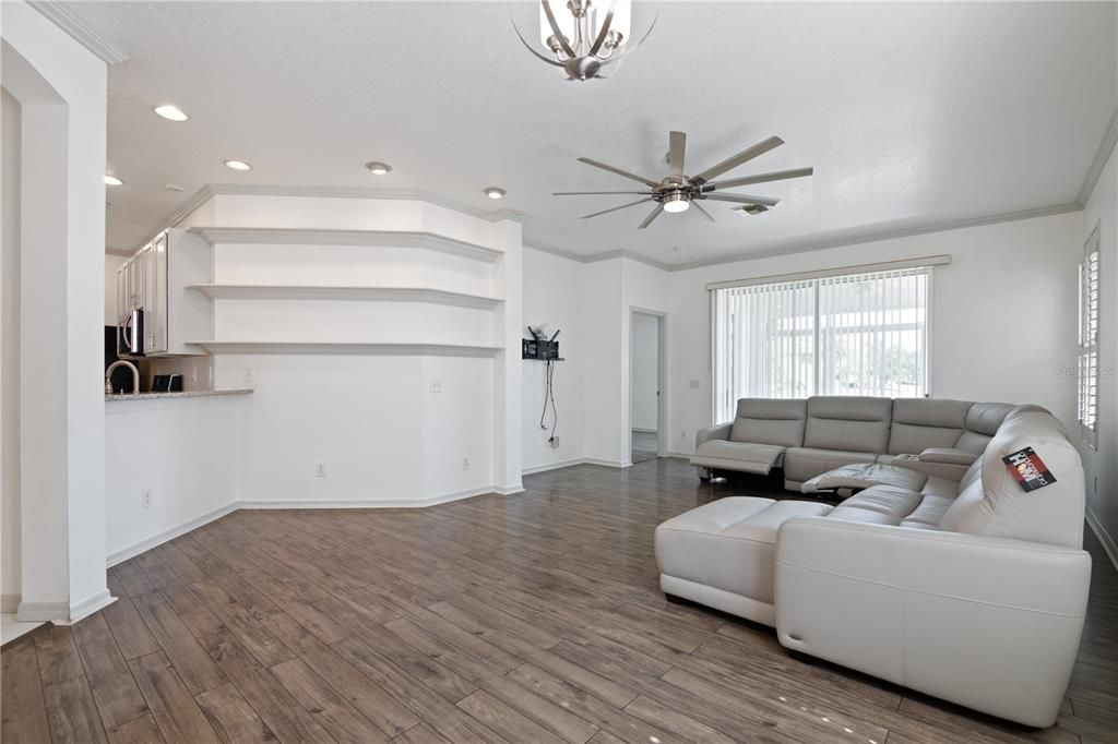 For Sale: $420,000 (2 beds, 2 baths, 1576 Square Feet)