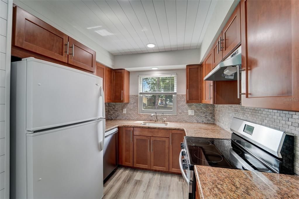 For Sale: $417,900 (3 beds, 2 baths, 994 Square Feet)