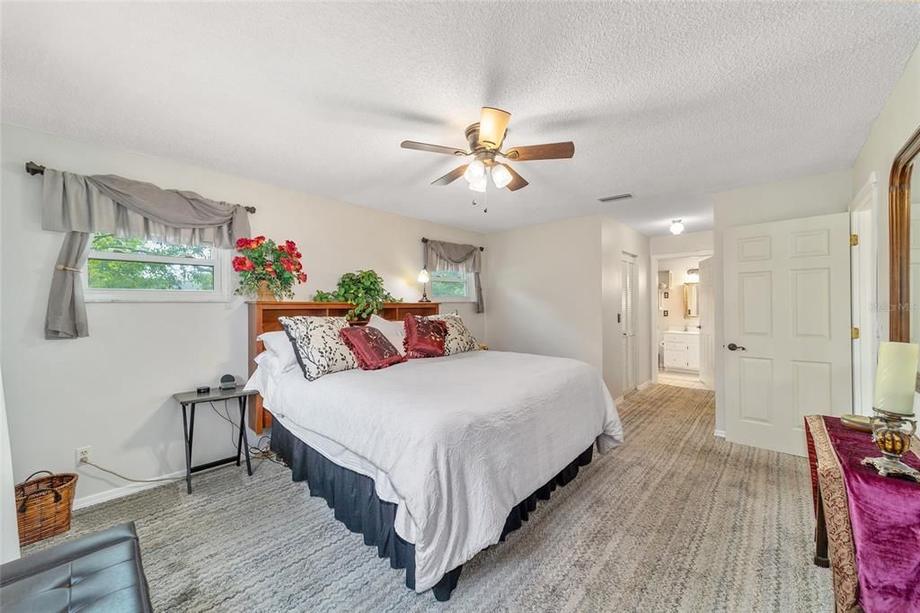 Active With Contract: $248,900 (2 beds, 2 baths, 1901 Square Feet)