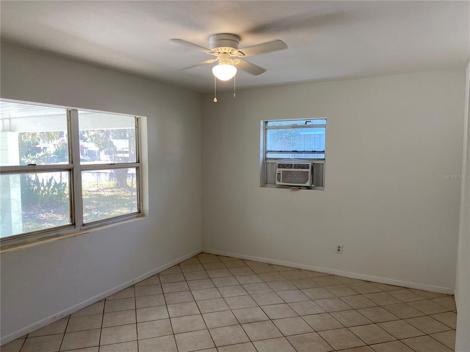 For Sale: $199,999 (3 beds, 2 baths, 1296 Square Feet)