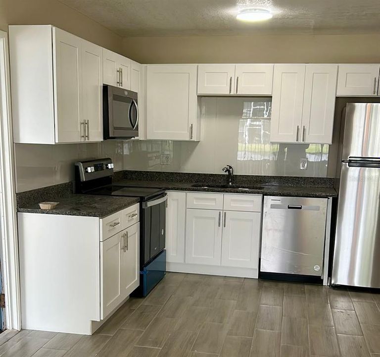 Recently Rented: $1,400 (1 beds, 1 baths, 764 Square Feet)