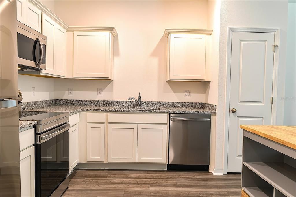 For Rent: $1,900 (3 beds, 2 baths, 1386 Square Feet)