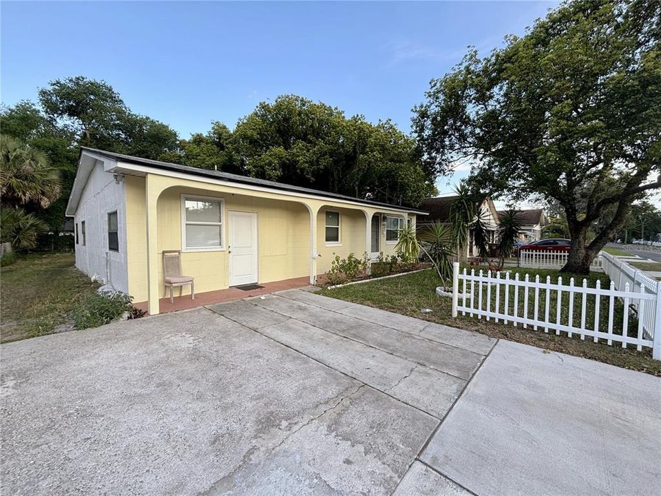 Recently Sold: $300,000 (2 beds, 1 baths, 1672 Square Feet)