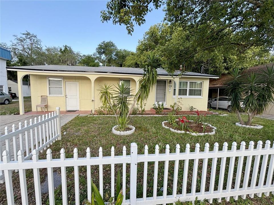 Recently Sold: $300,000 (2 beds, 1 baths, 1672 Square Feet)