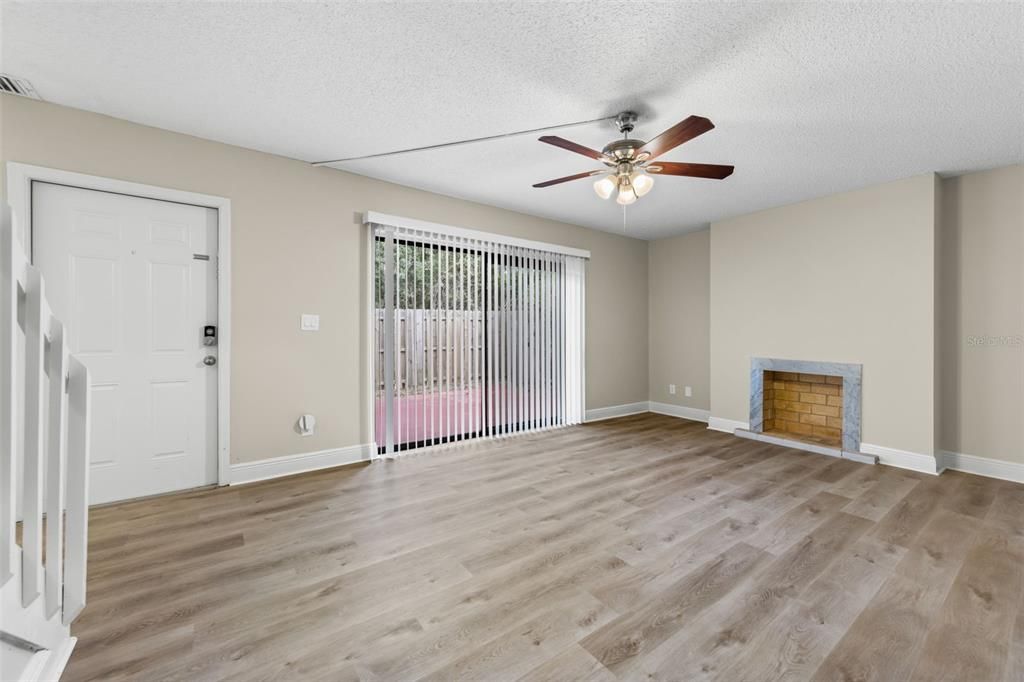 For Sale: $229,900 (2 beds, 2 baths, 1260 Square Feet)