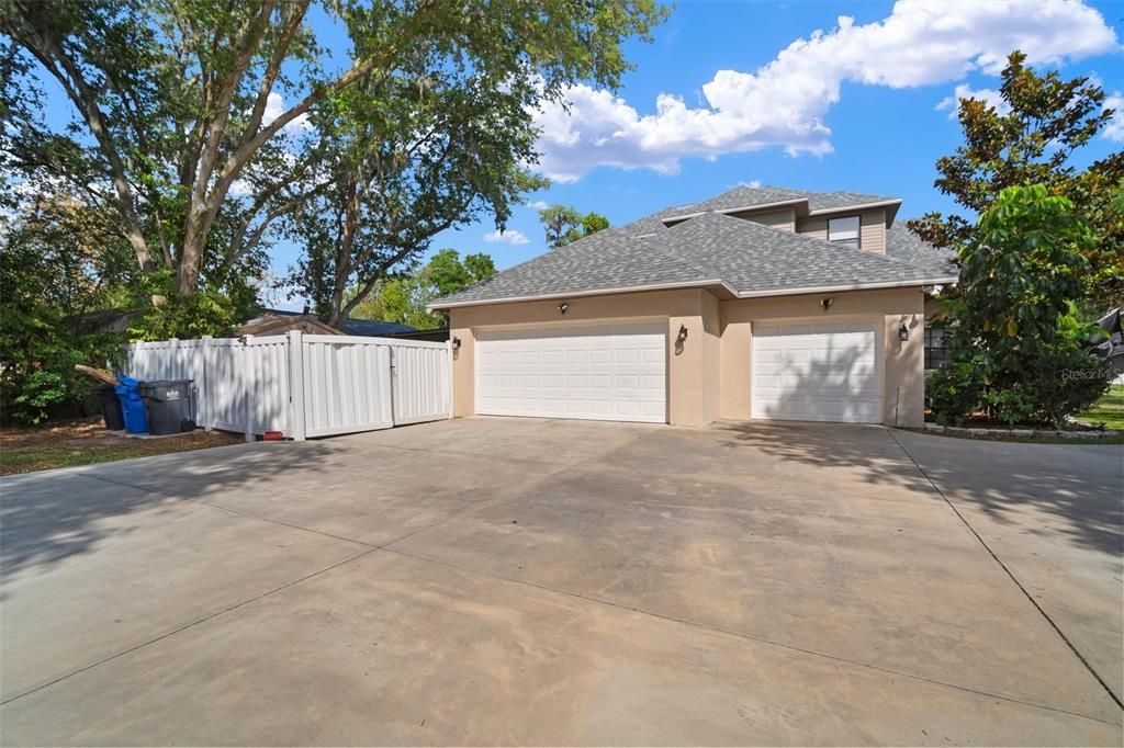 For Sale: $669,000 (4 beds, 3 baths, 3165 Square Feet)