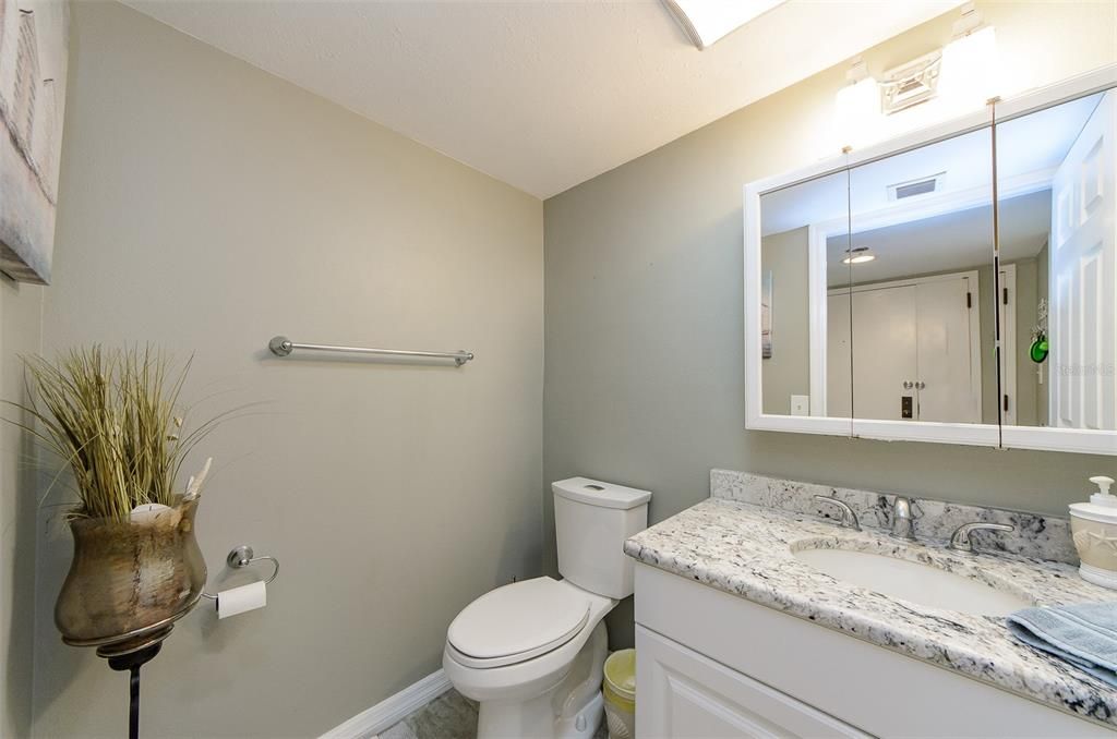 Active With Contract: $2,800 (1 beds, 1 baths, 950 Square Feet)
