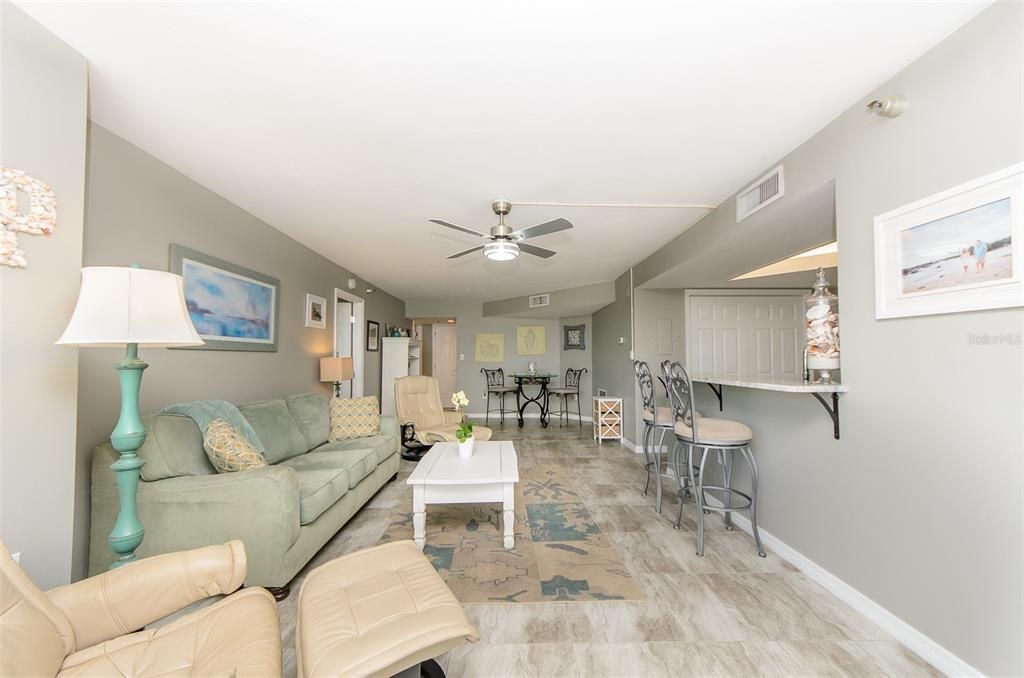Active With Contract: $2,800 (1 beds, 1 baths, 950 Square Feet)