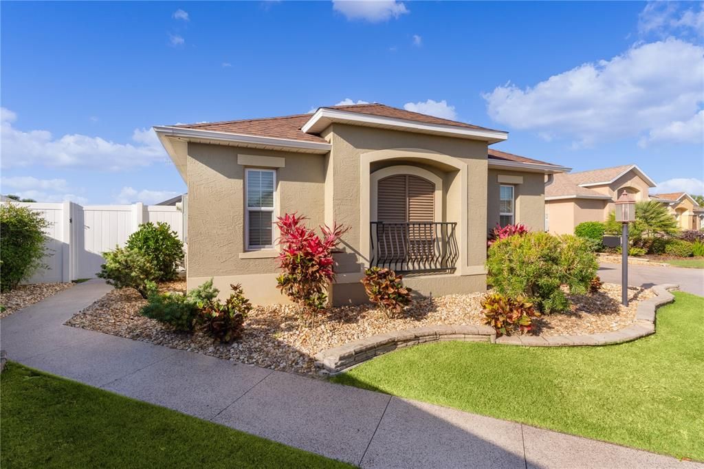 For Sale: $449,000 (3 beds, 2 baths, 1652 Square Feet)