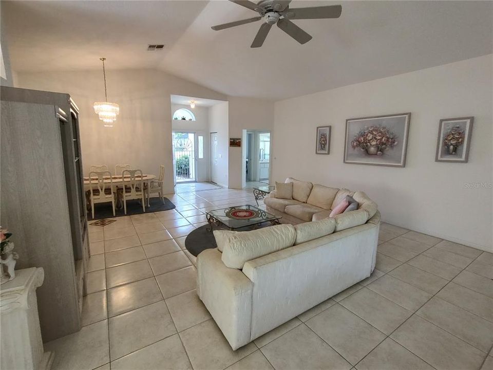 For Sale: $289,900 (3 beds, 2 baths, 1730 Square Feet)