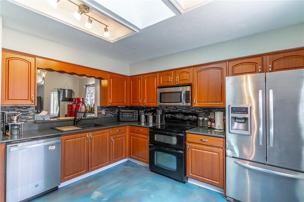 For Sale: $324,900 (2 beds, 2 baths, 1524 Square Feet)