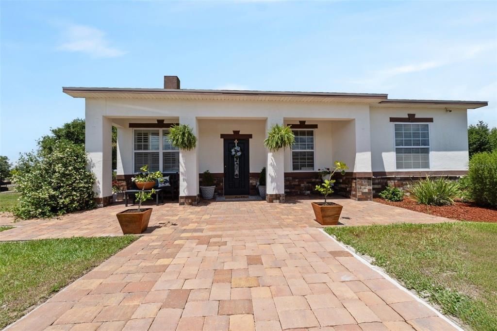 For Sale: $399,900 (3 beds, 2 baths, 1423 Square Feet)