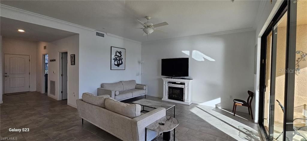 For Sale: $425,000 (2 beds, 2 baths, 1379 Square Feet)