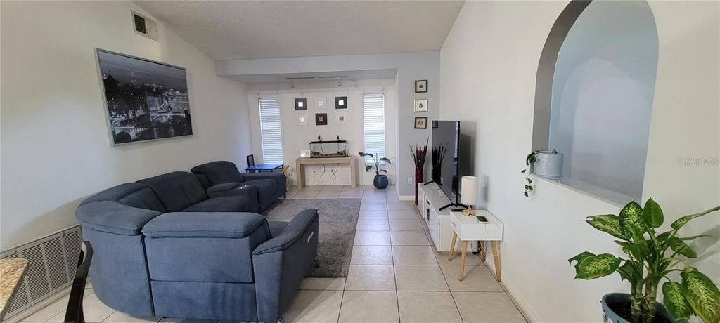 For Rent: $2,500 (3 beds, 2 baths, 1595 Square Feet)