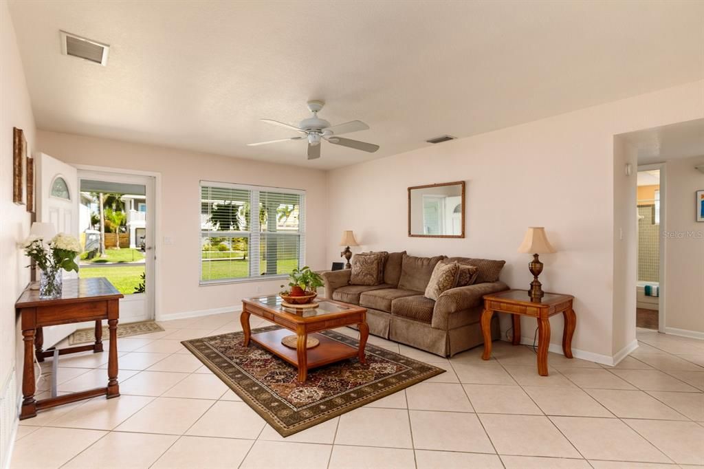 For Sale: $649,900 (3 beds, 2 baths, 1992 Square Feet)