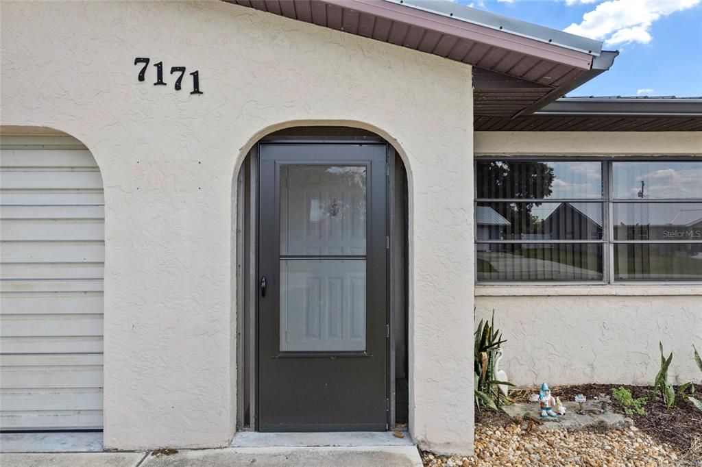 For Sale: $235,000 (2 beds, 1 baths, 882 Square Feet)