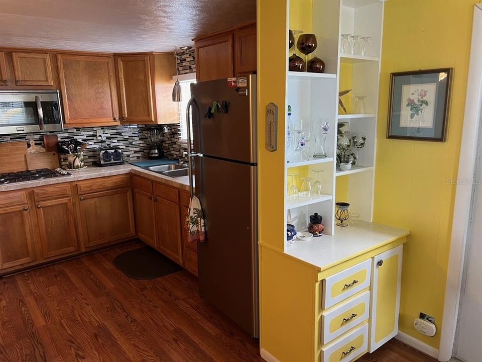 For Sale: $89,900 (2 beds, 1 baths, 612 Square Feet)