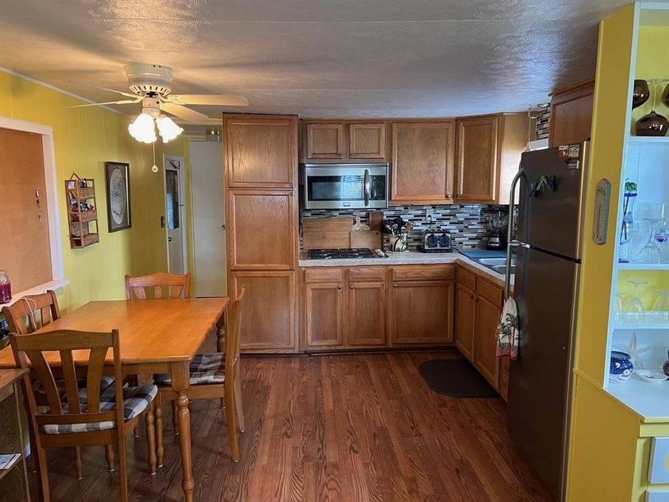For Sale: $89,900 (2 beds, 1 baths, 612 Square Feet)