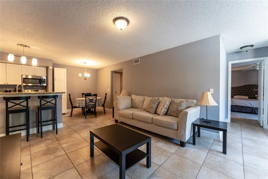 For Sale: $209,999 (2 beds, 2 baths, 988 Square Feet)