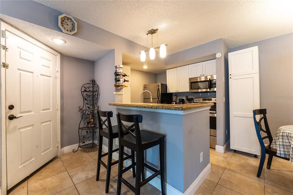 For Sale: $209,999 (2 beds, 2 baths, 988 Square Feet)