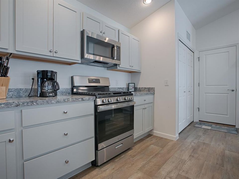 For Sale: $310,000 (2 beds, 2 baths, 1240 Square Feet)