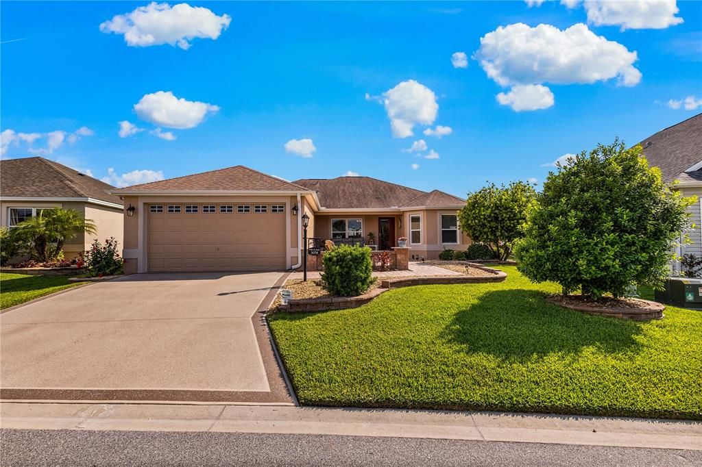 Active With Contract: $450,000 (3 beds, 2 baths, 1704 Square Feet)