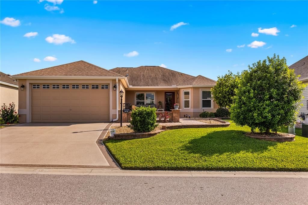 Active With Contract: $450,000 (3 beds, 2 baths, 1704 Square Feet)