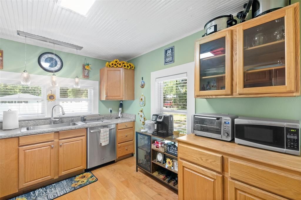 For Sale: $230,000 (2 beds, 1 baths, 1068 Square Feet)