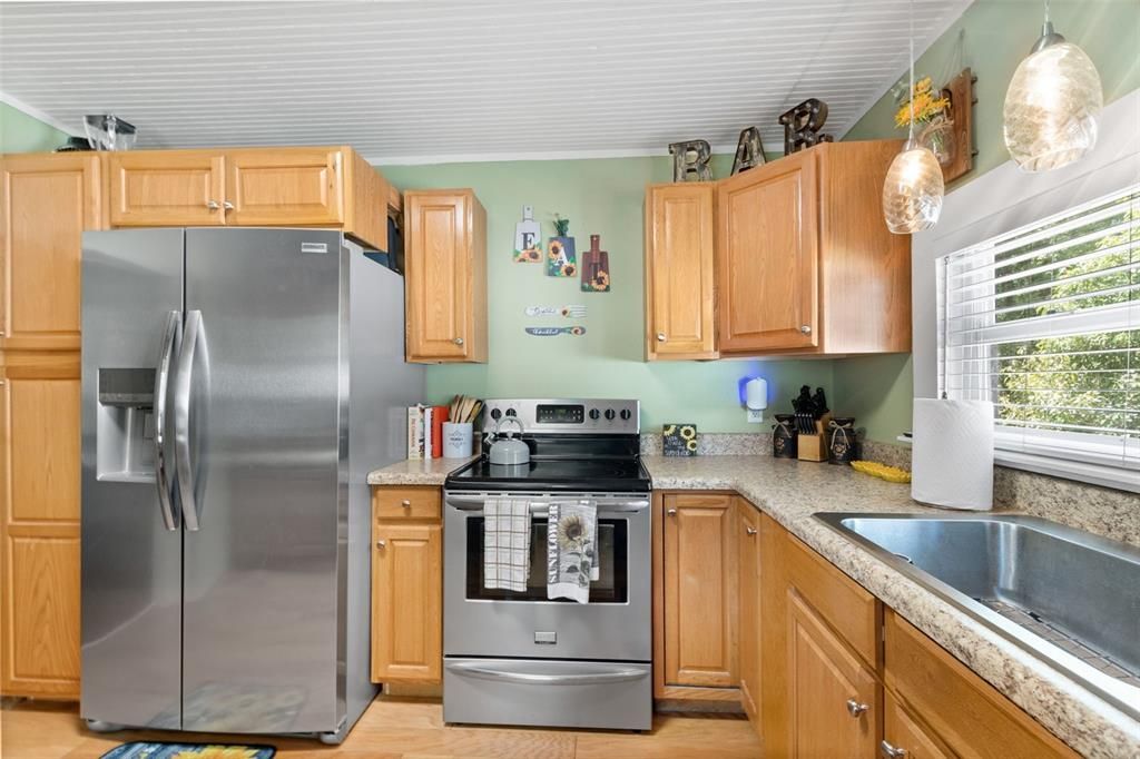 For Sale: $230,000 (2 beds, 1 baths, 1068 Square Feet)