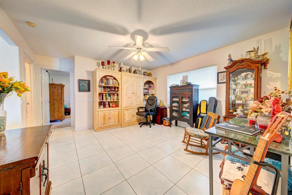 For Sale: $479,500 (3 beds, 3 baths, 1827 Square Feet)