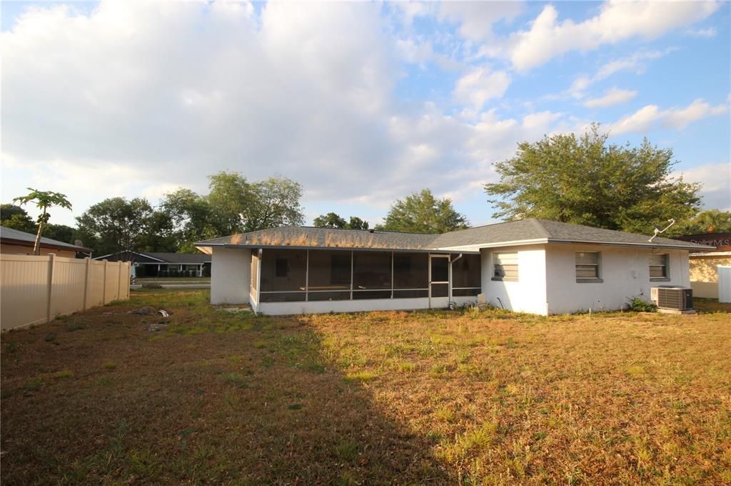 Active With Contract: $467,000 (3 beds, 2 baths, 1649 Square Feet)