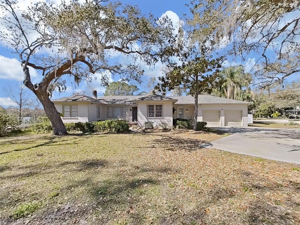 For Sale: $2,649,000 (3 beds, 2 baths, 1898 Square Feet)