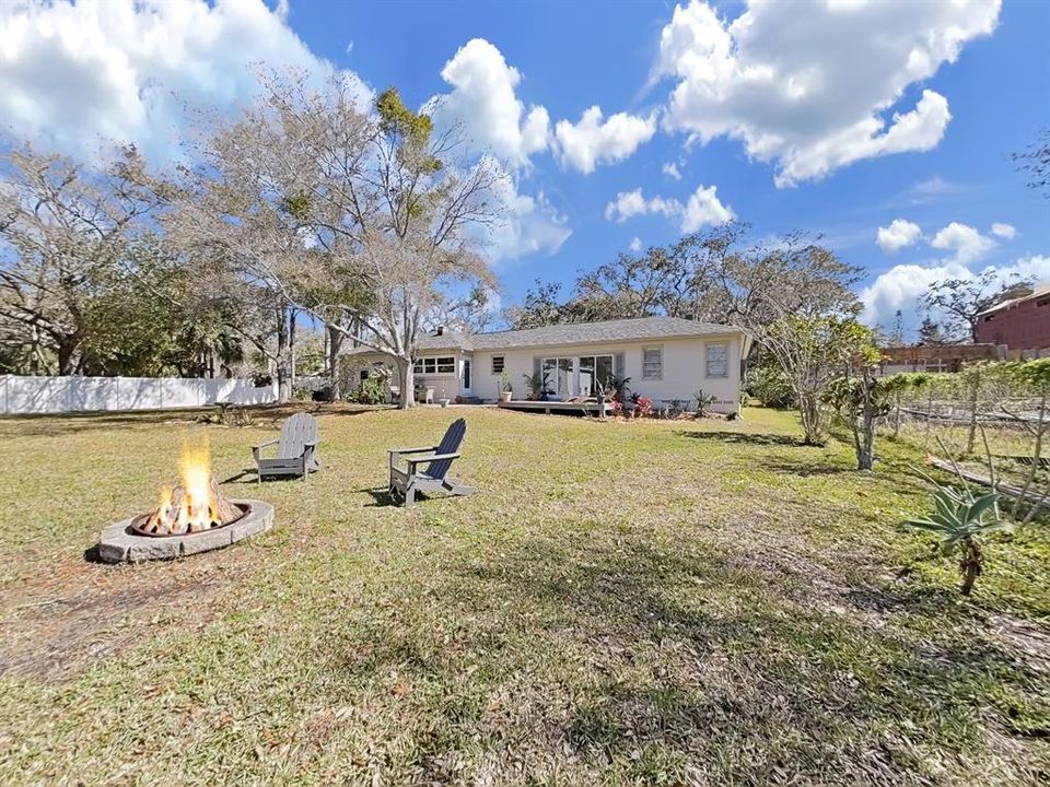 For Sale: $1,995,000 (3 beds, 2 baths, 1898 Square Feet)