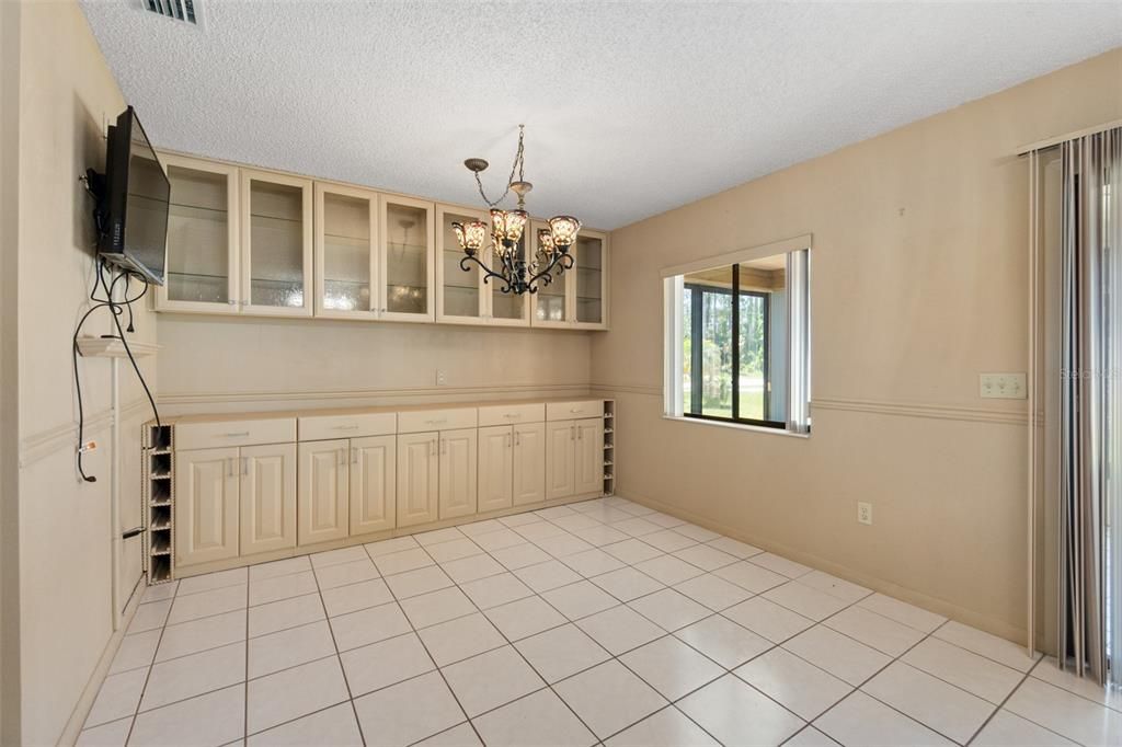 For Sale: $305,000 (2 beds, 2 baths, 1200 Square Feet)