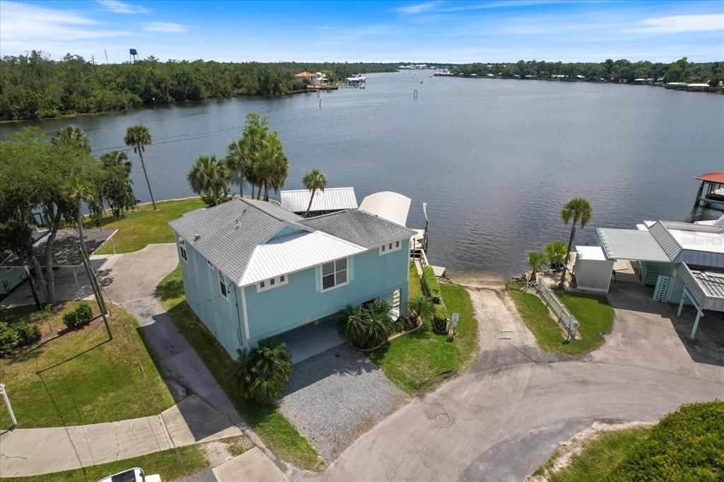 Welcome Home to the Homosassa River with direct Gulf access
