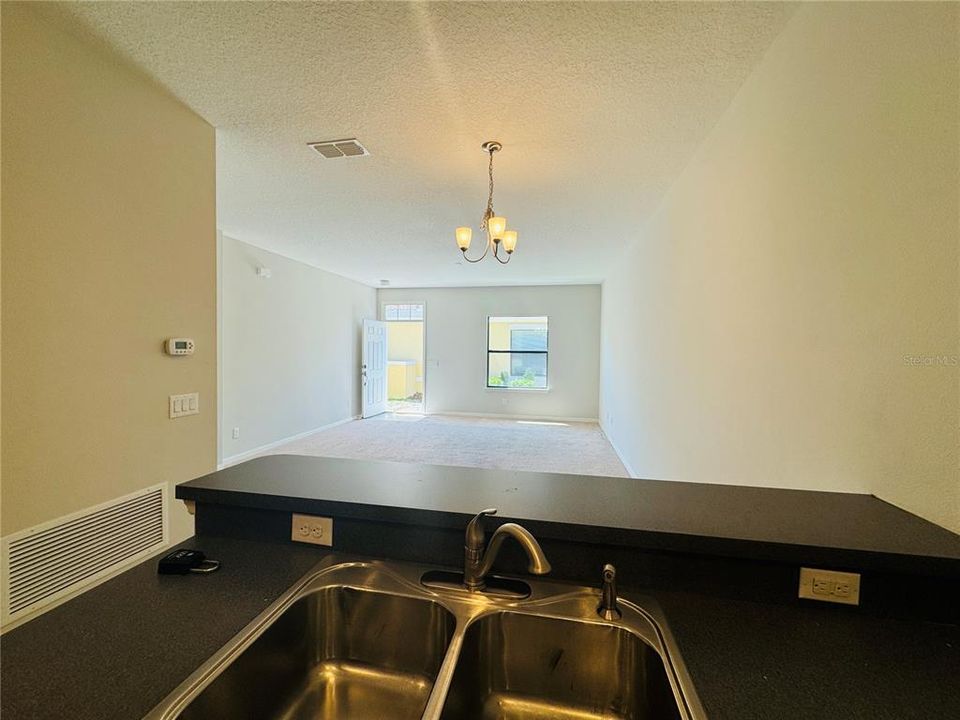 For Sale: $185,000 (2 beds, 2 baths, 1056 Square Feet)