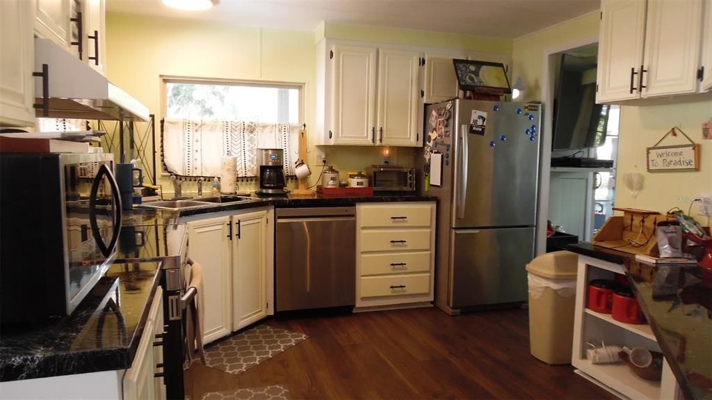 For Sale: $154,500 (2 beds, 2 baths, 1248 Square Feet)