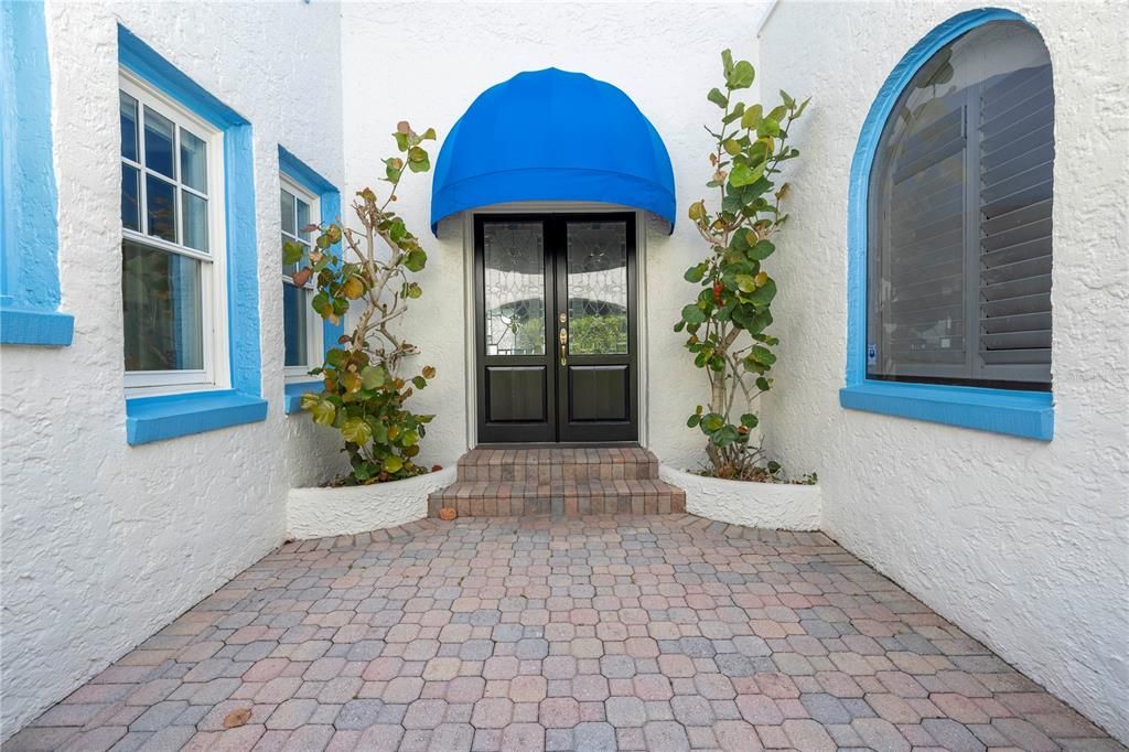 Formal entrance off driveway