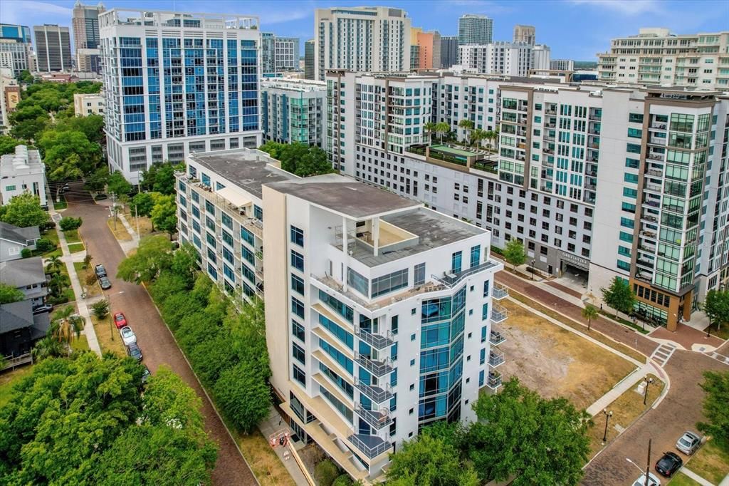 Active With Contract: $299,900 (2 beds, 2 baths, 1268 Square Feet)