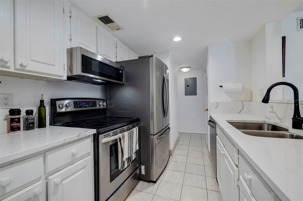 For Sale: $349,000 (3 beds, 2 baths, 1375 Square Feet)