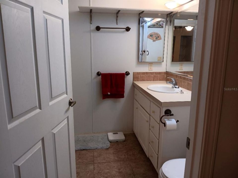 DIRECT ACCESS TO THE ATTACHED BATHROOM
