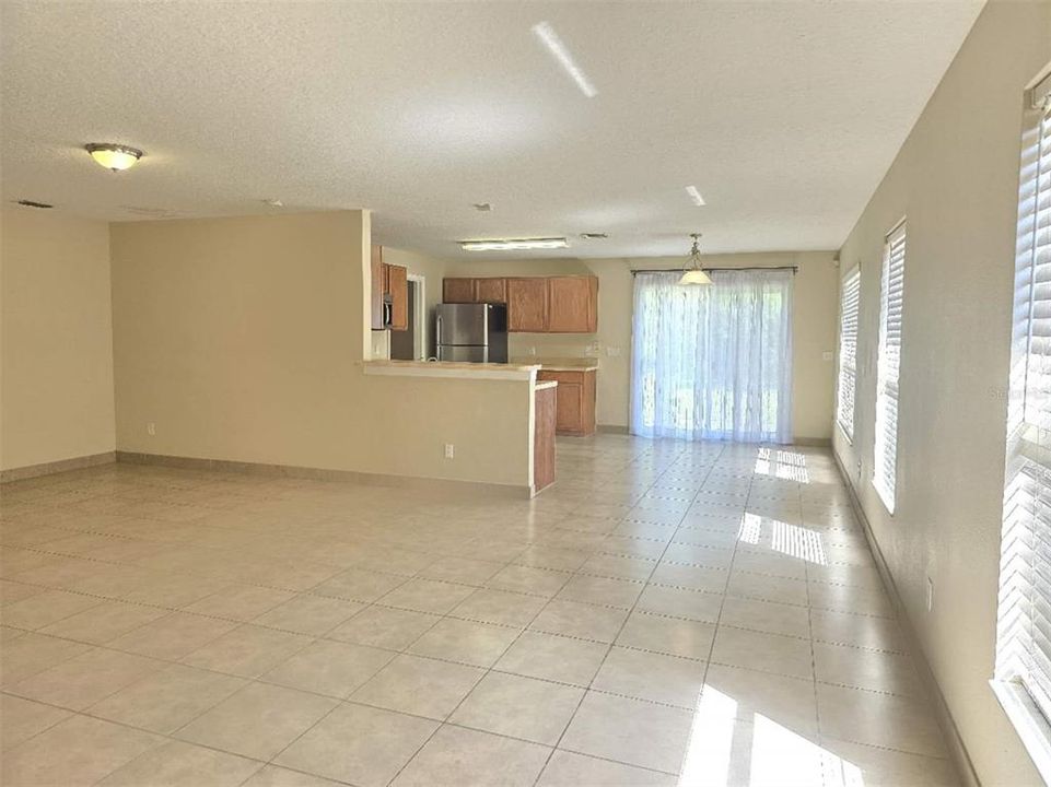 Active With Contract: $2,200 (3 beds, 2 baths, 1564 Square Feet)