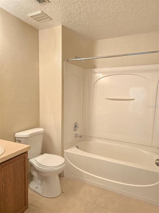 合同活跃: $2,200 (3 贝兹, 2 浴室, 1564 平方英尺)