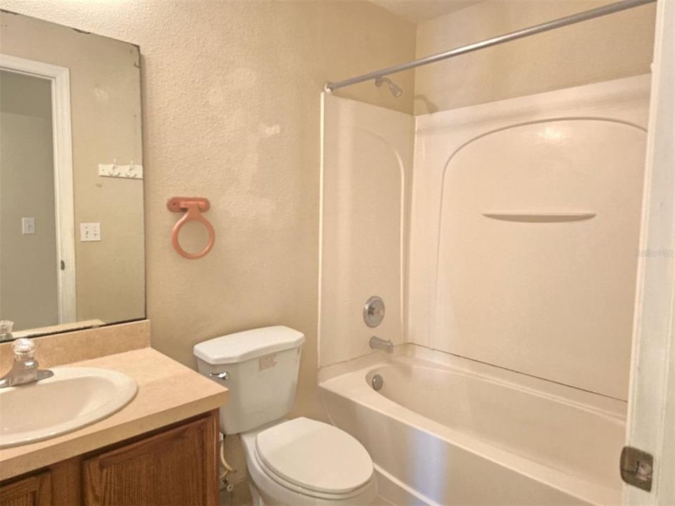 合同活跃: $2,200 (3 贝兹, 2 浴室, 1564 平方英尺)