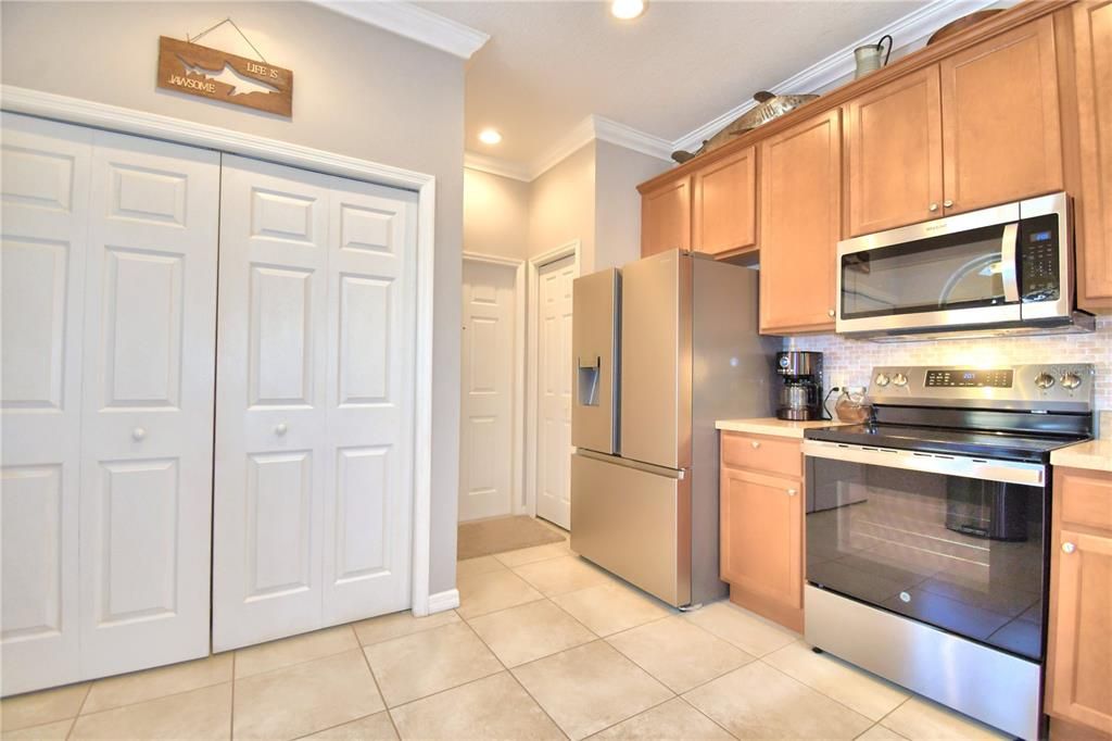 Active With Contract: $239,000 (2 beds, 2 baths, 1231 Square Feet)