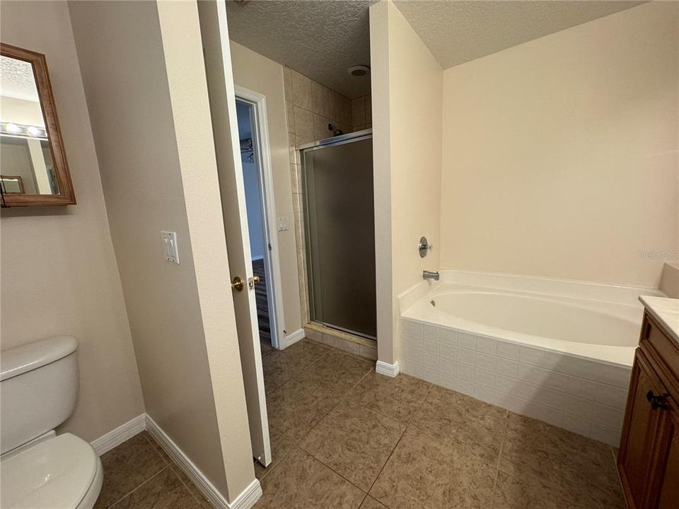 Active With Contract: $2,500 (4 beds, 2 baths, 2867 Square Feet)