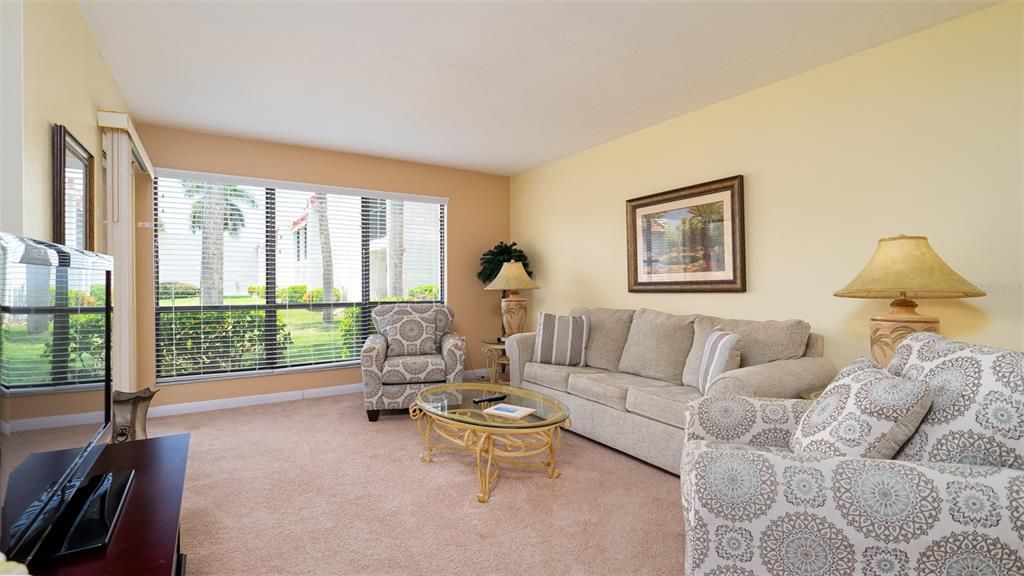 Active With Contract: $449,000 (1 beds, 1 baths, 691 Square Feet)
